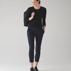 Lululemon On The Fly Pant- Midnight Navy - size 2